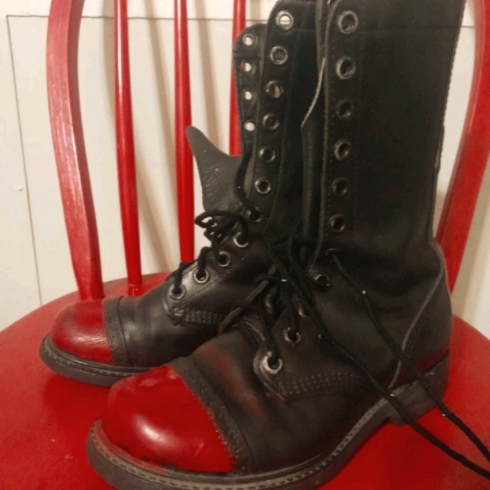combat boots/ jump boots
